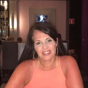 Meet your Posher, Dee